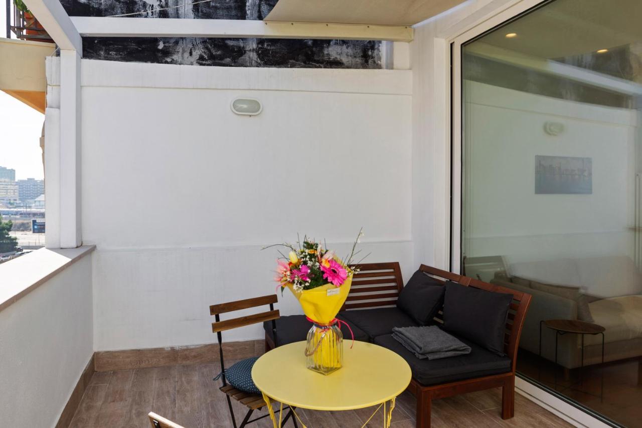 Madonella Apartment Con Terrazzo Бари Екстериор снимка